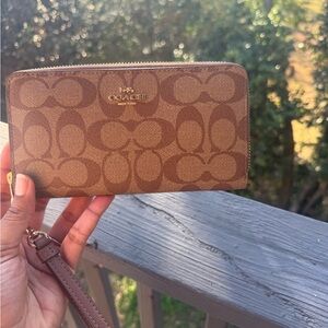 NWT Coach Signature Zip Around Wallet w/ Wristlet Strap – Brown